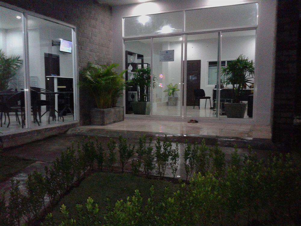 But Different Phuket Boutique Hotel Nai Harn Exterior foto