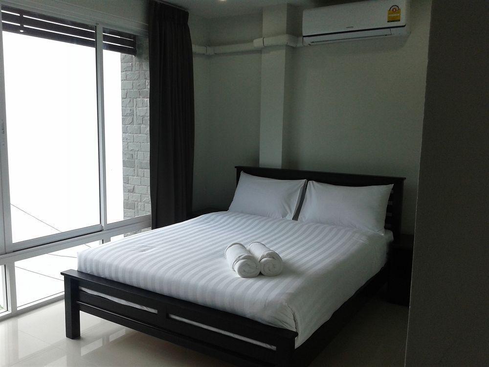 But Different Phuket Boutique Hotel Nai Harn Exterior foto