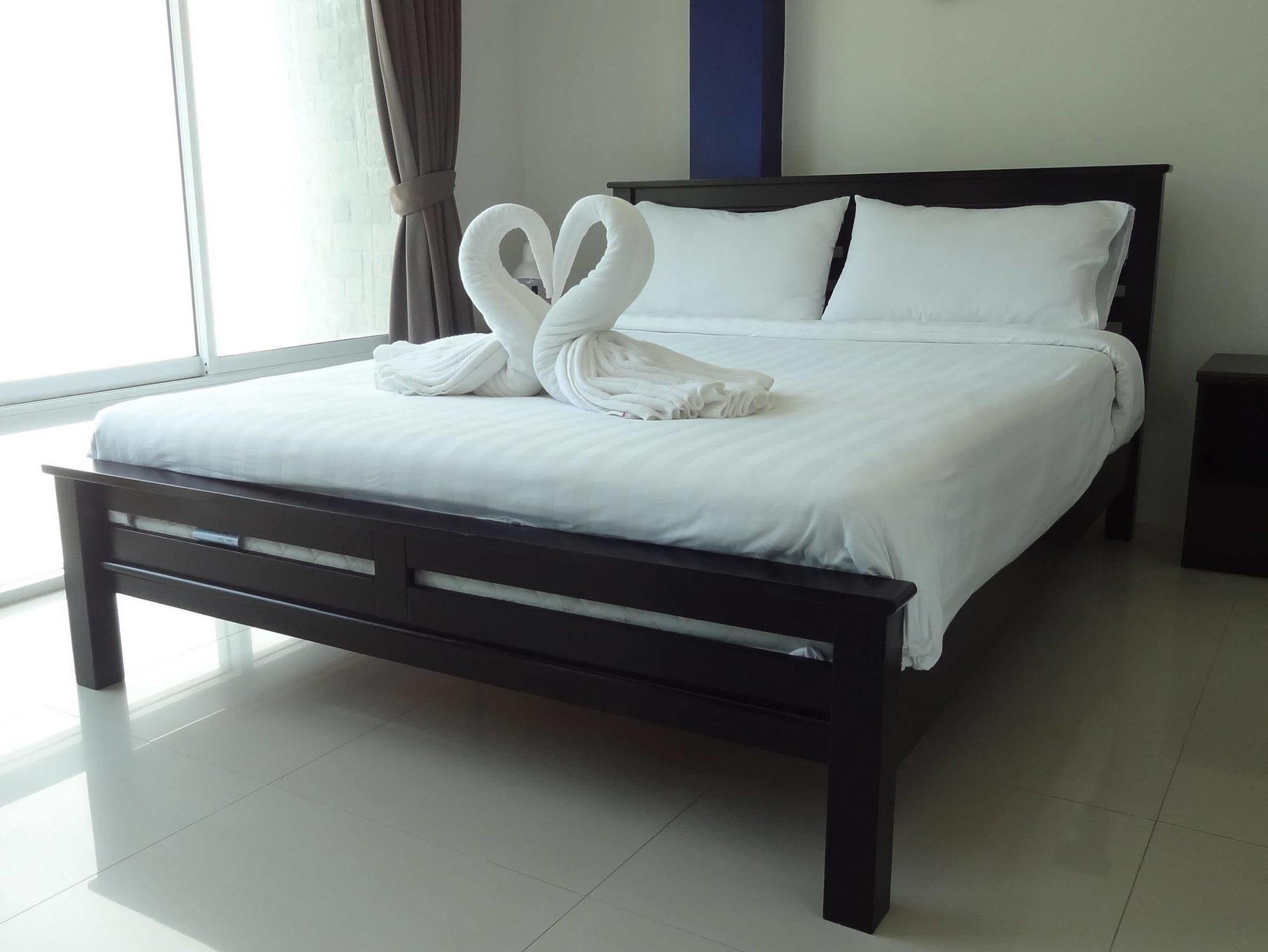 But Different Phuket Boutique Hotel Nai Harn Exterior foto