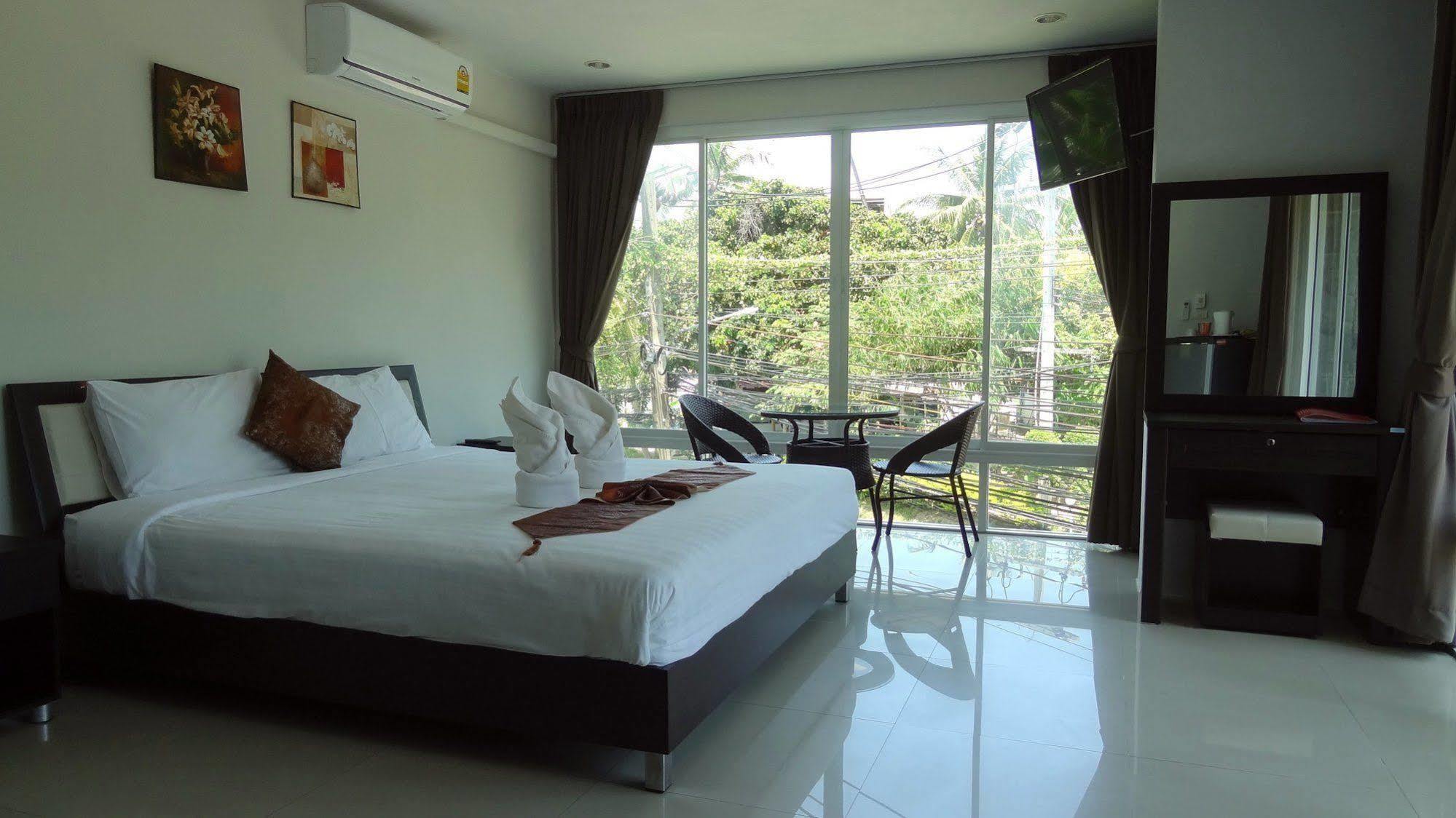 But Different Phuket Boutique Hotel Nai Harn Exterior foto
