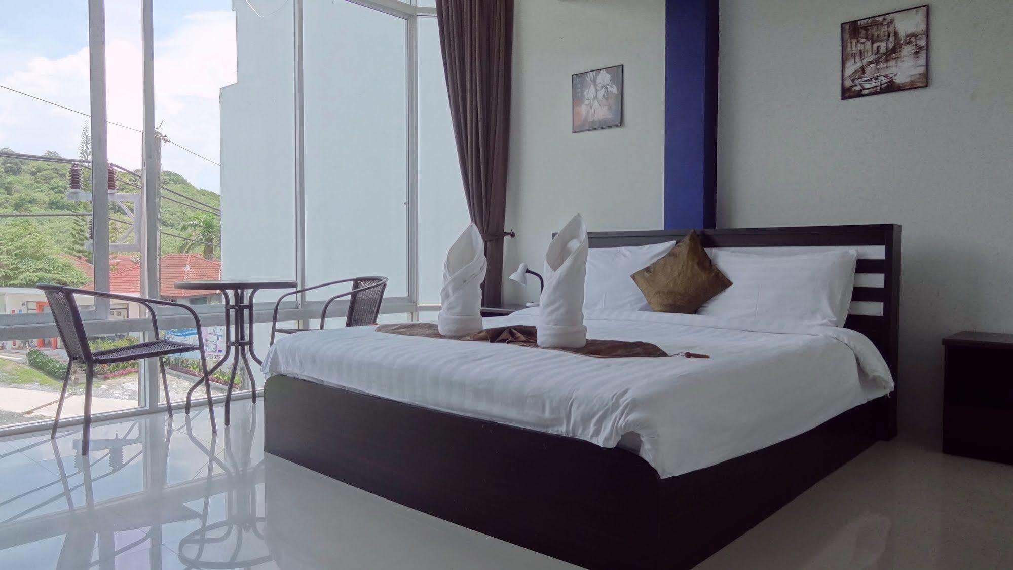 But Different Phuket Boutique Hotel Nai Harn Exterior foto