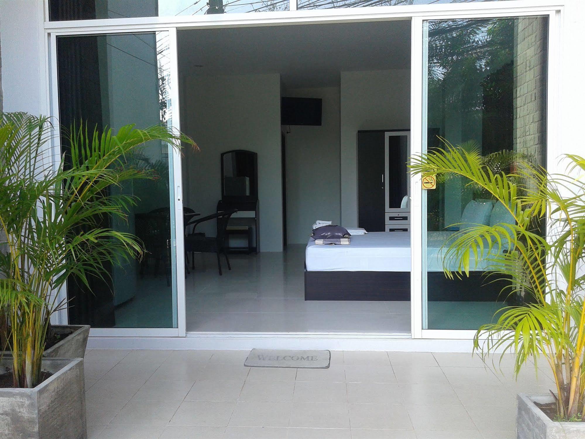 But Different Phuket Boutique Hotel Nai Harn Exterior foto